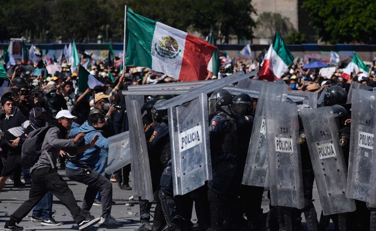 Explainer: Gen Z प्रदर्शनों की आग में सुलग रहा मैक्सिको, जानें क्यों और कैसे भड़की चिंगारी 