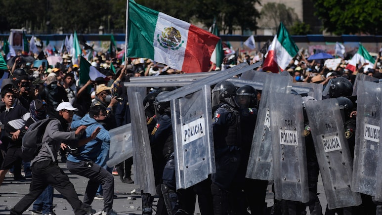 Explainer: Gen Z प्रदर्शनों की आग में सुलग रहा मैक्सिको, जानें क्यों और कैसे भड़की चिंगारी 