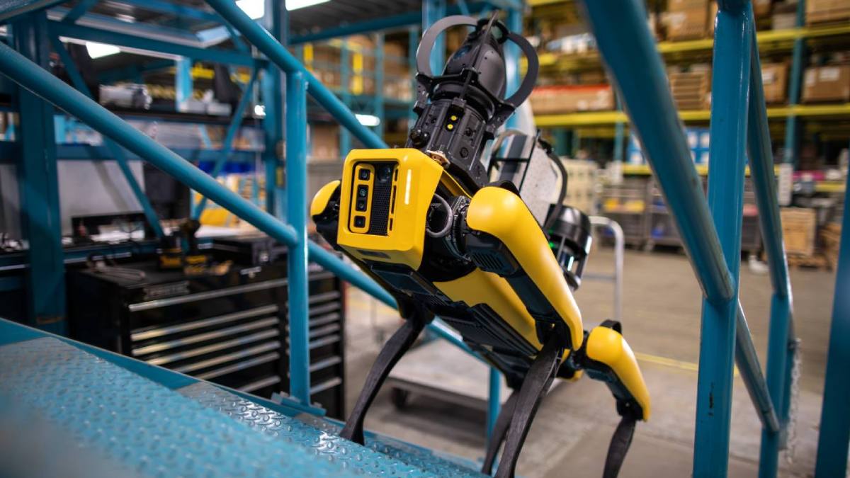 4 पैरों वाला AI कुत्ता 60 बम स्क्वाड में शामिल, 360 डिग्री देख सकता है, कीमत 90 लाख रुपये!