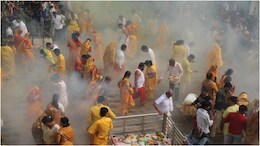 सागर में धधक उठा 400 साल पुराना देव खंडेराव अग्नि मेला, पहले दिन 151 श्रद्धालुओं ने नंगे पैर पार किए तपते अंगारे