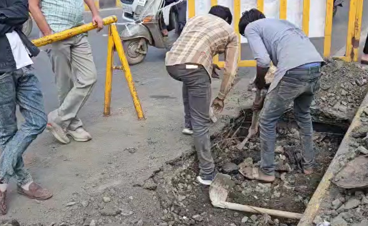 एमपी गजब है: इंदौर में चूहों ने खोखला कर दिया पुल का एक हिस्सा, मामाले सामने आने पर शुरू हुई मरम्मत