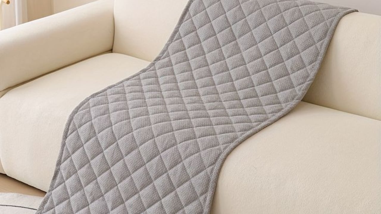 Bring the cosy sofa cover mat, adding comfort and style to the living room seating