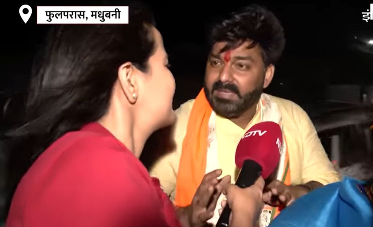 मधुबनी में चुनाव प्रचार के दौरान एनडीटीवी के खास बातचीत करते पवन सिंह. मधुबनी में चुनाव प्रचार के दौरान एनडीटीवी के खास बातचीत करते पवन सिंह.