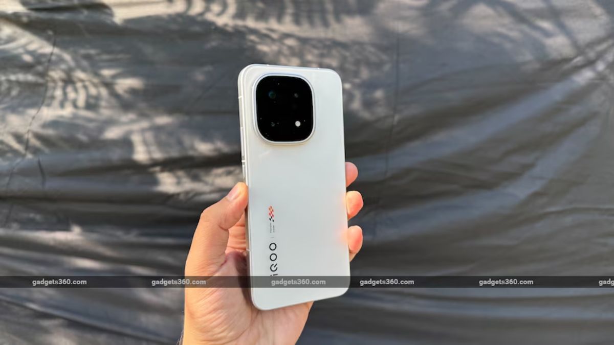 iQOO 15: ₹72,999-க்கு ஆரம்பம்; Amazon Listing மூலம் விலை, வேரியன்ட்கள் லீக்