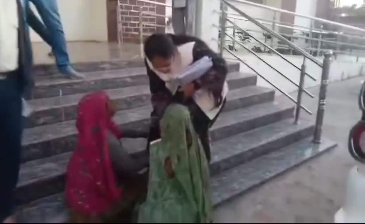 Tribal Women Fall At Officer's Feet In Madhya Pradesh, Plead For Justice