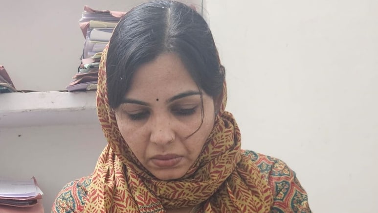 ACB Action: महिला सब इंस्पेक्टर ने की 200000 रुपये रिश्वत की डील, 125000 रुपये रिश्वत लेते रंगे हाथ हुई ट्रैप