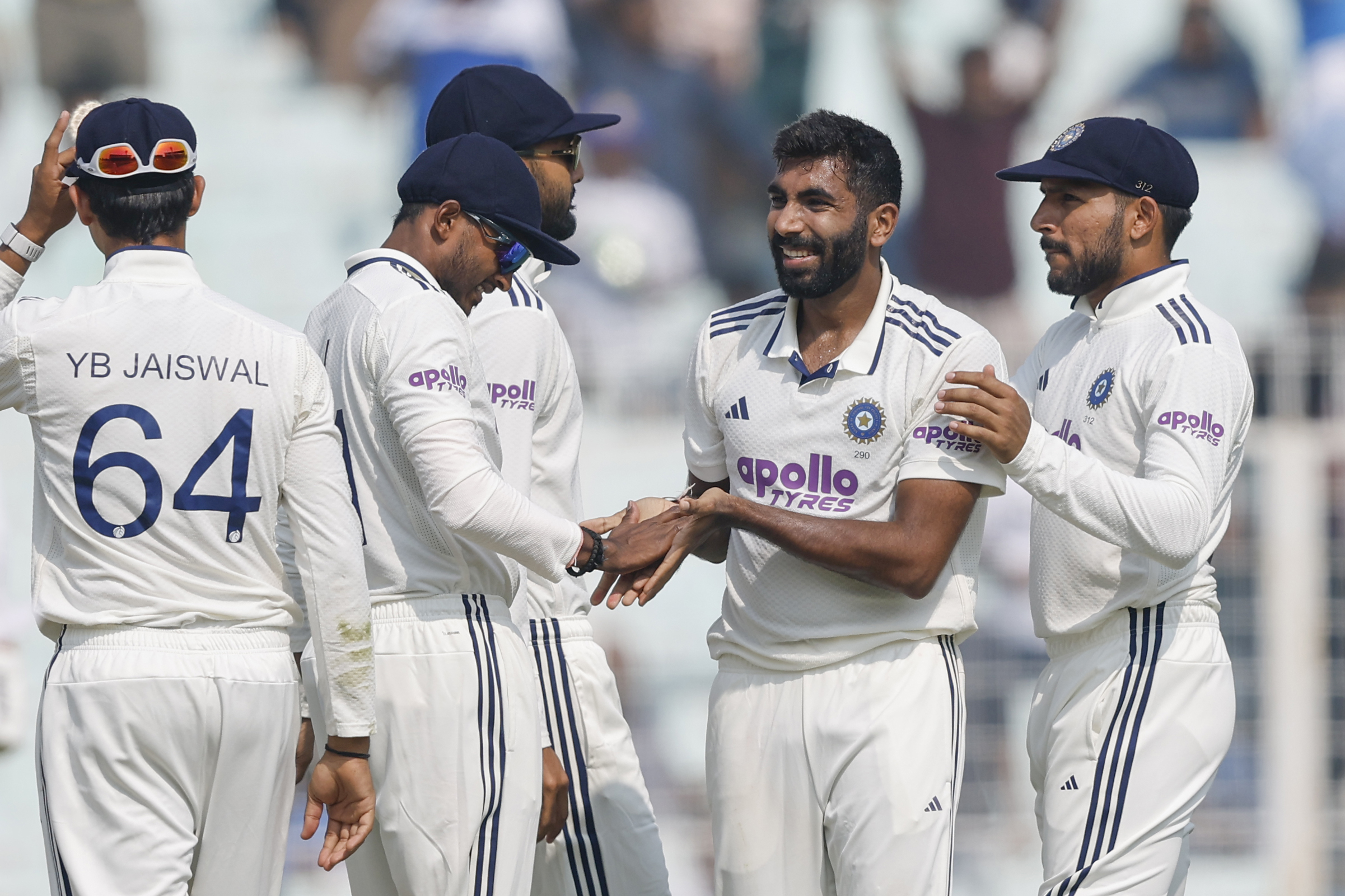 India vs South Africa LIVE Score, 1st Test Day 1: Kuldeep Yadav Strikes After Shubman Gill's Tactical Masterstroke; SA 3-Down