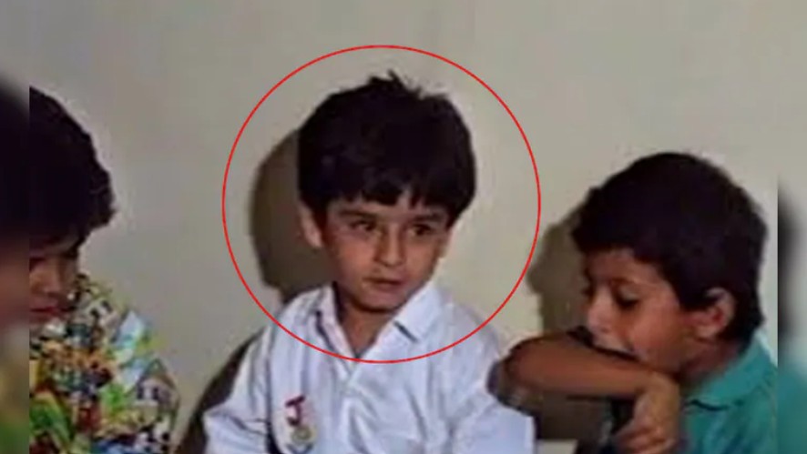 बॉलीवुड का वो फ्लॉप हीरो, करियर में नहीं दी एक भी हिट, फिर भी नेट वर्थ है 4700 करोड़...इस बच्चे को पहचाना?