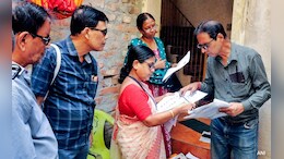 SIR करने वाले शिक्षकों पर भारी दबाव, टीचर की आत्महत्या के बाद शिक्षक संघ ने चुनाव आयोग को पत्र लिखा&nbsp;
