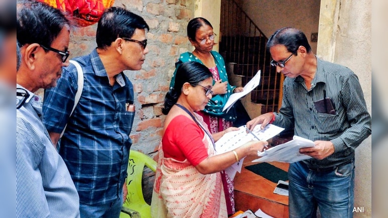 SIR करने वाले शिक्षकों पर भारी दबाव, टीचर की आत्महत्या के बाद शिक्षक संघ ने चुनाव आयोग को पत्र लिखा 