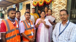 KDMC News: कचऱ्यात सापडलेले सोन्याचे दागिने महिलेला केले परत, वाढदिवशीच महिलेच्या डोळ्यात आनंदाश्रू तरळले!