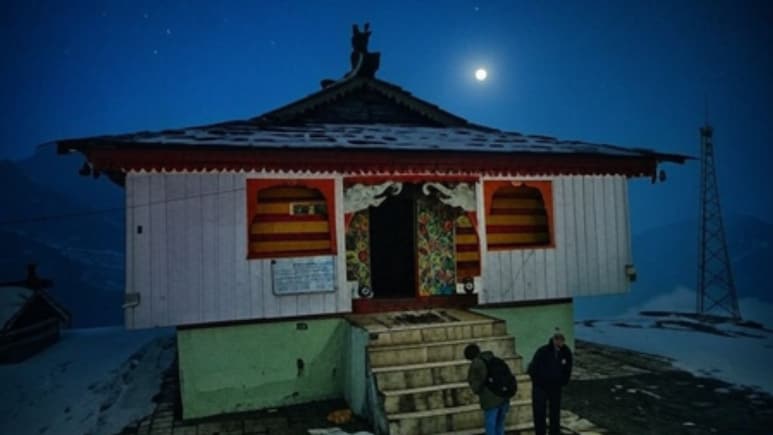 इस मंदिर में हर 12 साल में गिरती है बिजली, चकनाचूर हो जाता है शिवलिंग