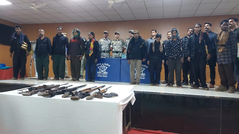 MMC नक्सल नेता अनंत ने भी क‍िया सरेंडर, 3 मुख्‍यमंत्री से 15 फरवरी तक की मांगी थी मोहलत