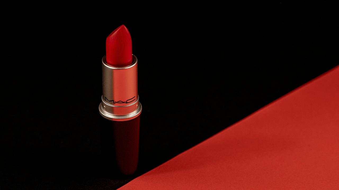 Lipsticks That Do Not Crack in Air-Conditioned Rooms Lipsticks That Do Not Crack in Air-Conditioned Rooms