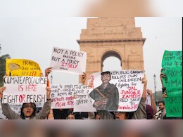 दिल्ली: इंडिया गेट पर झड़प के बाद प्रदर्शनकारियों पर कई FIR दर्ज, माओवादी नारों, पुलिस पर हमले के आरोप