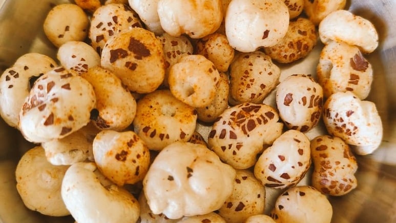 मखाने खाने से क्या होता है, कैसे खाएं Makhana और क्या हैं इसके फायदे