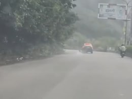 Jaipur accident: 500 मीटर तक बाइक को घसीटती ले गई कार, 2 लोग बुरी तरह घायल; वीडियो वायरल