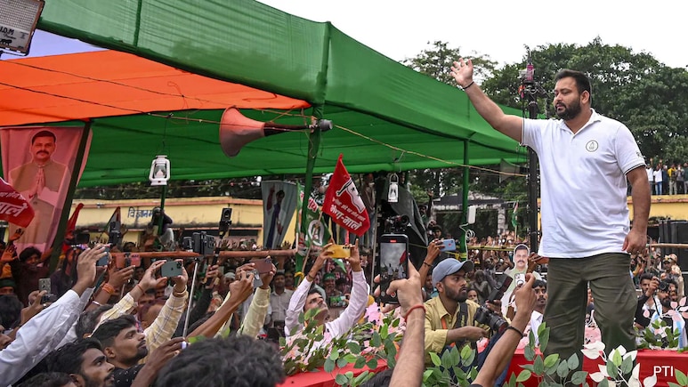 महागठबंधन के कब्जे वाली सीटों पर भी बंपर मतदान किस ओर इशारा? तेजस्वी की राघोपुर सीट पर भी जमकर वोटिंग