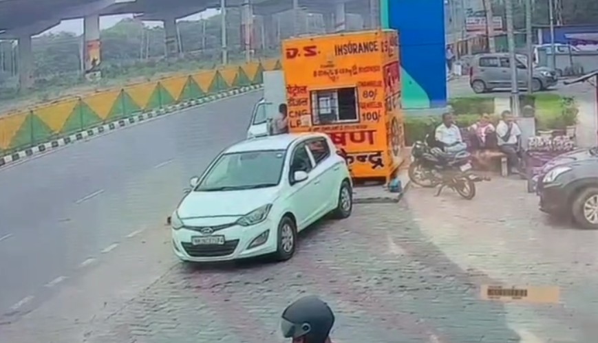 दिल्ली ब्लास्ट: i20 कार में सवार थे 3 लोग, नया CCTV फुटेज आया सामने