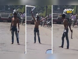 Dharashiv News: हातात कोयता घेऊन भर चौकात तरुणाची दहशत! ट्राफीक रोखले, हातवारे केले, पुढे जे घडले ते...