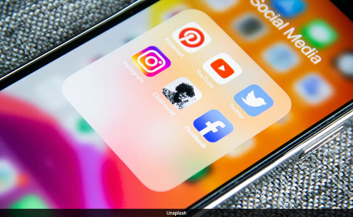 Weeklong Social Media Cutback Boosts Mental Health