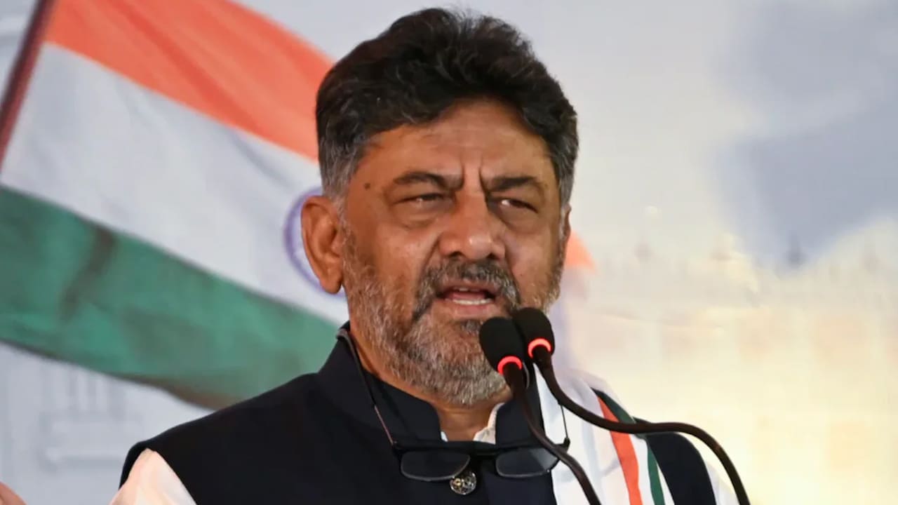 "Going To Meet CM For Breakfast": DK Shivakumar Heads To Siddaramaiah's Residence