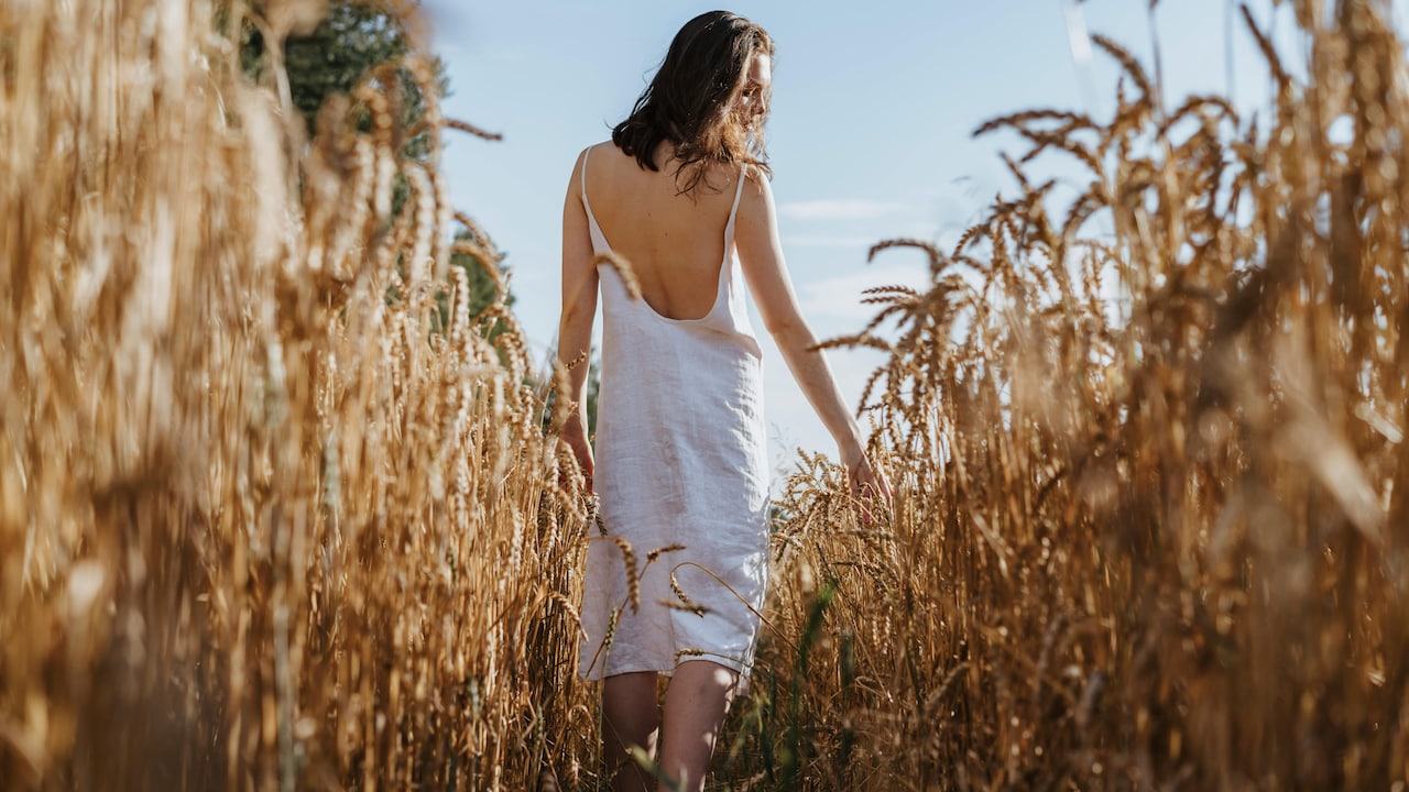 Stay Cool And Chic: The Best Backless Dresses To Rock This Summer Stay Cool And Chic: The Best Backless Dresses To Rock This Summer