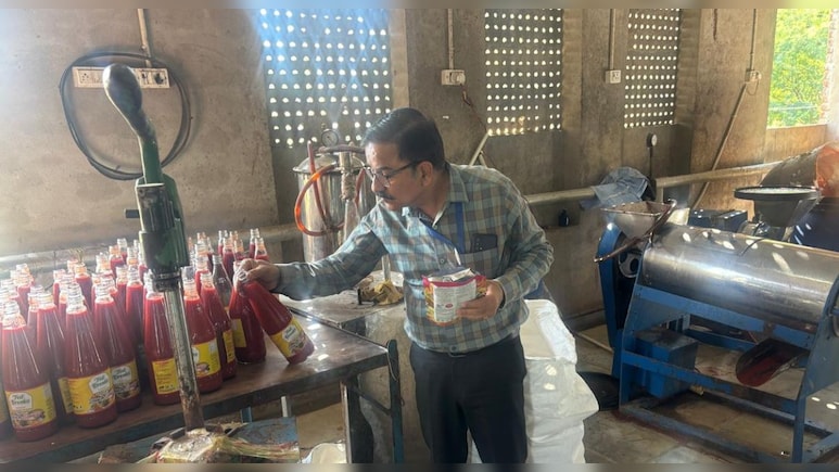 सॉस में म‍िलाया जा रहा था सड़ी-गली गाजर, रंग और सेक्रीन, खाद्य सुरक्षा व‍िभाग ने की कार्रवाई