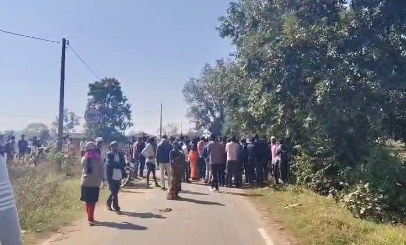 बालाघाट में ऋतु भंडारकर की हत्या के बाद मौके पर मौजूद भीड़