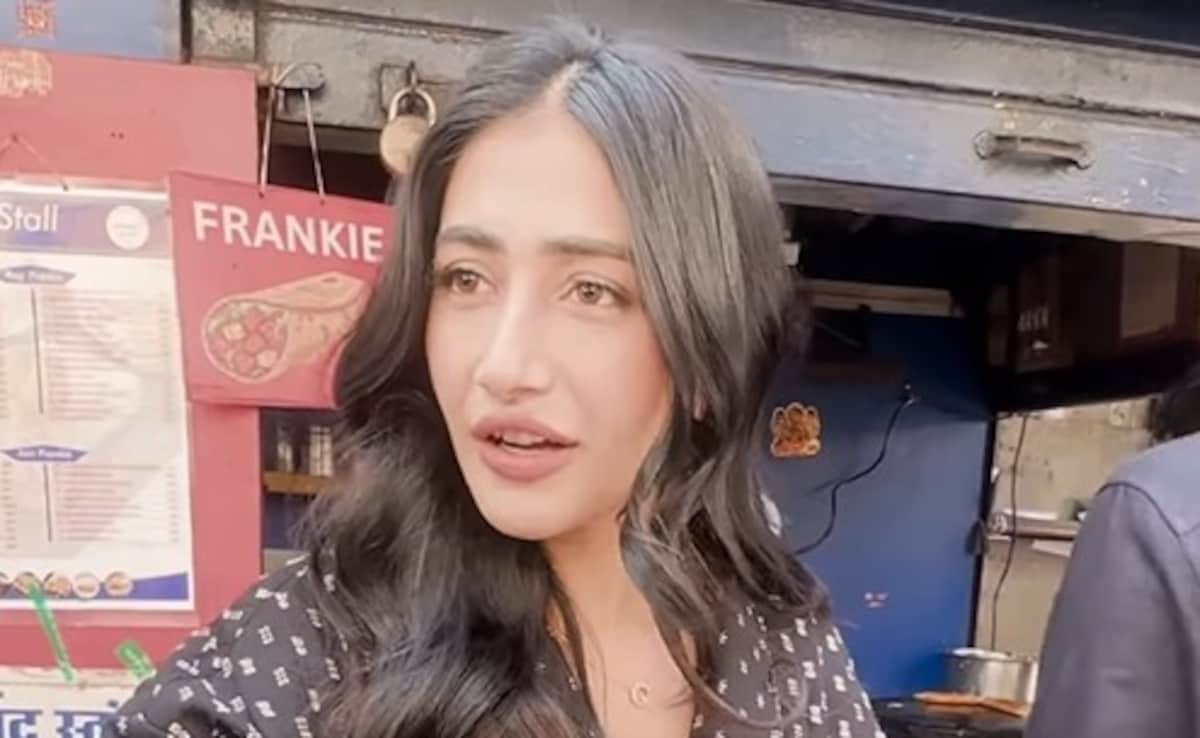 सड़क पर डोसा खाती दिखीं धनाश्री वर्मा, पैपराजी को देखते ही बोलीं- क्या खाओगे आप लोग?