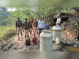 बिहार: चुनाव के बाद फिर से सक्रिय हुए शराब कारोबार पर चला पुलिस का डंडा, कई शराब भट्टी को किया ध्वस्त 