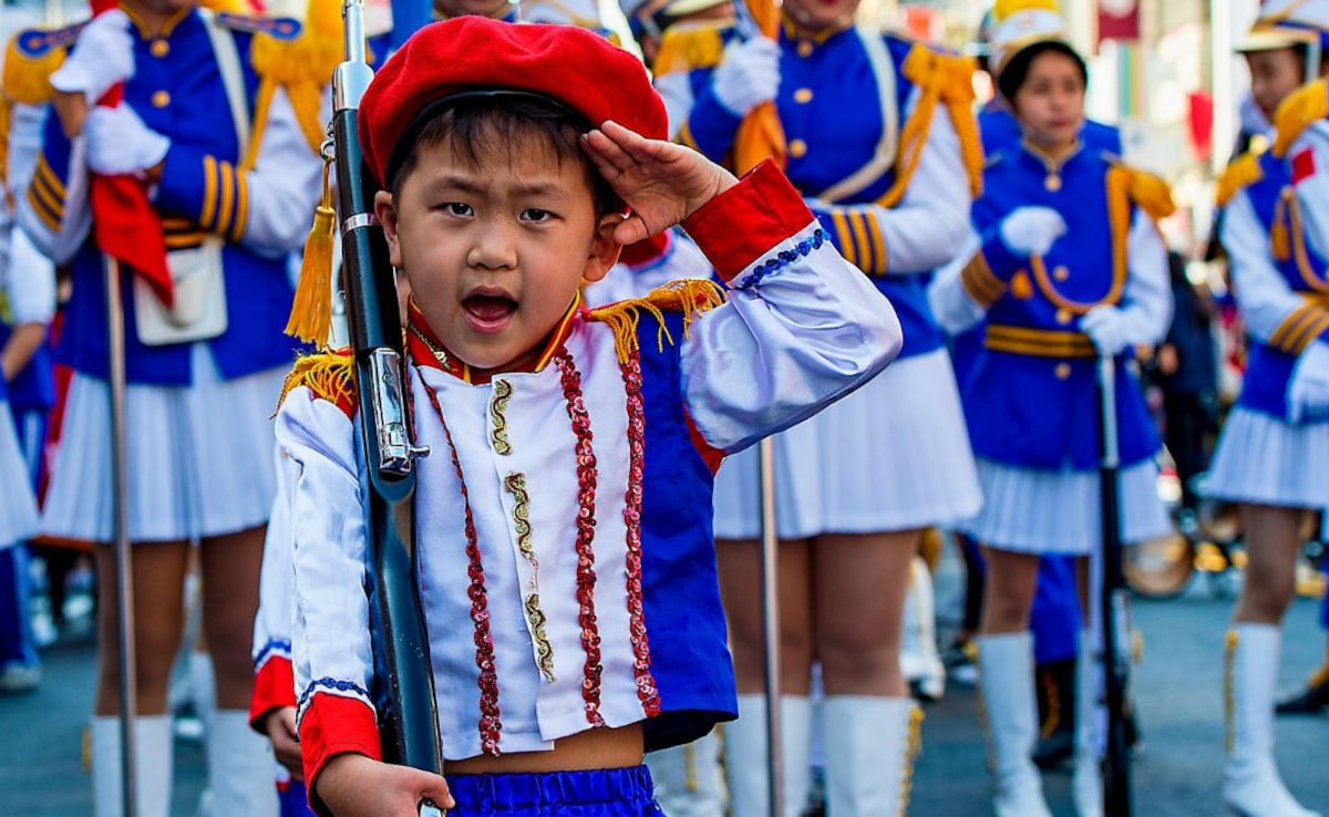 Chinese Students Salute Teachers Arriving In Cars On Cold Mornings, School Slammed