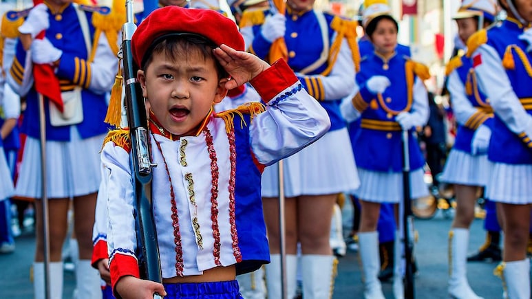 Chinese Students Salute Teachers Arriving In Cars On Cold Mornings, School Slammed