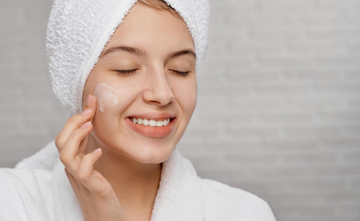 What Is Slugging? Is This Beauty Trend Good For Skin Health?