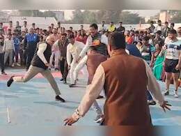 कबड्डी के मैदान में सांसद की 'रेड'! बिना छूए वापस लौटे; खेल महोत्सव में दिखा ये शानदार नजारा