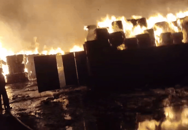 Rajasthan: कालाडेरा रीको में हाहाकार! भगवती पेपर मिल में लगी भीषण आग, करोड़ों का माल स्वाहा