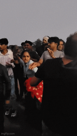 नशे में धुत युवकों को महिलाओं ने सिखाया सबक. देखें वीडियो नशे में धुत युवकों को महिलाओं ने सिखाया सबक. देखें वीडियो