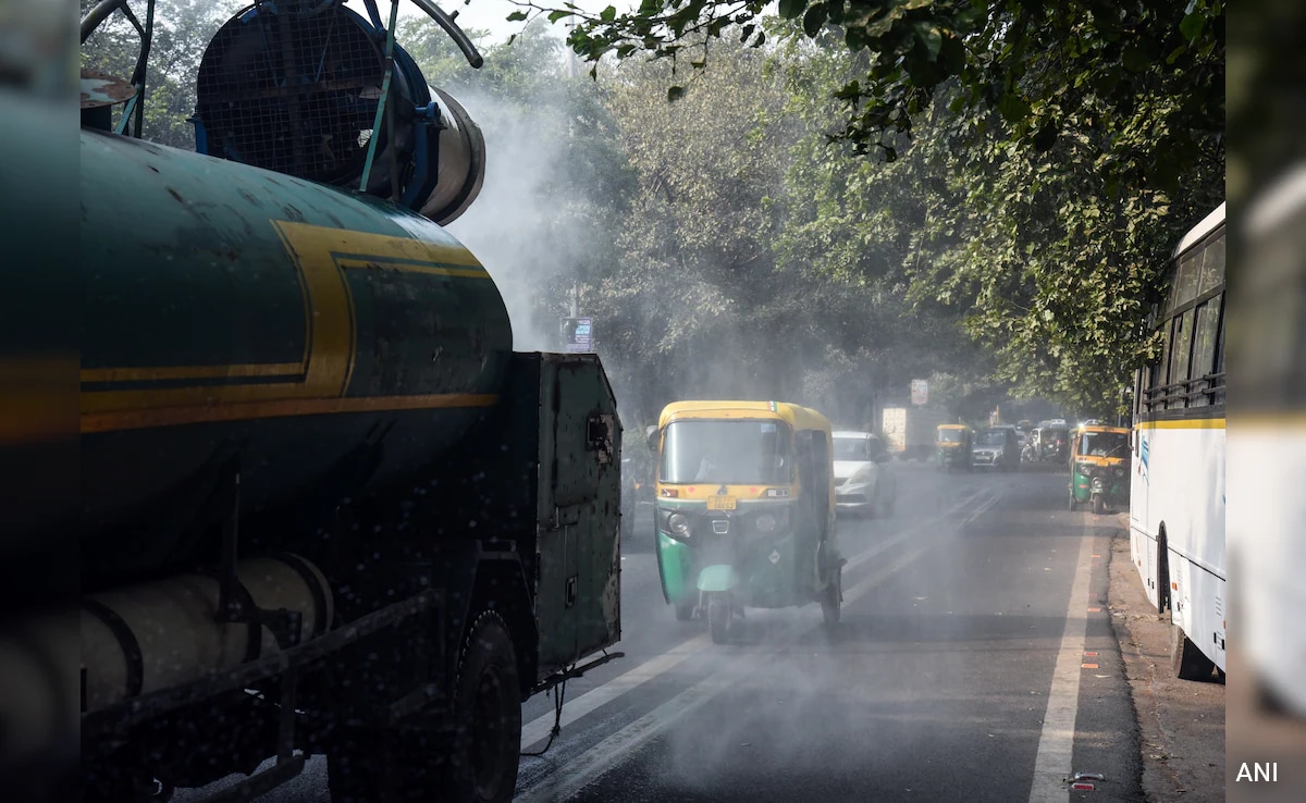 Delhi-NCR Remains A Gas Chamber As AQI Crosses 400-Mark Delhi-NCR Remains A Gas Chamber As AQI Crosses 400-Mark