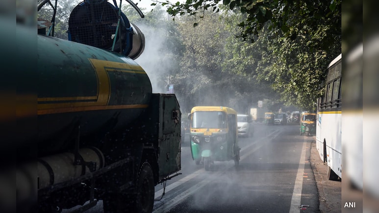 दिल्ली में सांस लेना दूभर, 400 के पार पहुंचा AQI, जानें किस इलाके में क्या हालात