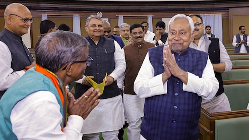 Nitish Cabinet Formation: 5 Key Factors That Will Shape The New Team