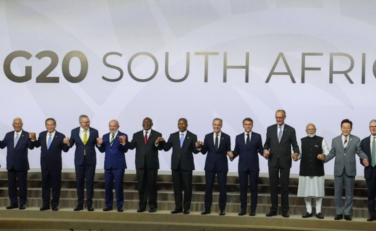 जोहानिसबर्ग में G20 शिखर सम्मेलन का सफल आयोजन यह बताता है कि अब वैश्विक नेतृत्व केवल अमेरिका और अन्य पश्चिमी देशों तक सीमित नहीं रहा. जोहानिसबर्ग में G20 शिखर सम्मेलन का सफल आयोजन यह बताता है कि अब वैश्विक नेतृत्व केवल अमेरिका और अन्य पश्चिमी देशों तक सीमित नहीं रहा.