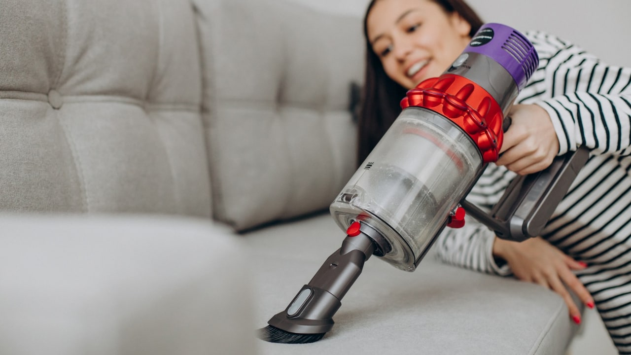 Dyson V15 Detect vs Xiaomi G11: Which Cordless Vacuum Cleaner Is Better?