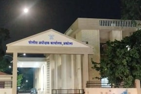 Akola News : अकोल्यात 'खाकी' ला डाग, थेट SP ऑफिसमध्येच लाच घेताना 'मॅडम' ना अटक