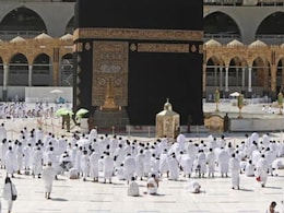 The Day 600 Men Lay Siege To Islam's Holiest Site And How They Were Gassed Out