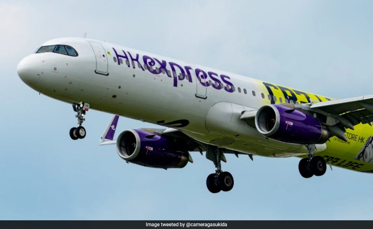 Flight Attendant Shoved As Couple's Onboard Argument Turns Violent, Both Kicked Off Plane