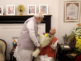 पीएम मोदी ने लालकृष्ण आडवाणी के घर जाकर दी जन्‍मदिन की बधाई, कहा - राष्ट्र के प्रति उनकी सेवा अविस्मरणीय