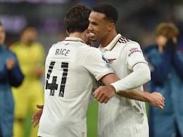 Premier League: Arsenal Cruise Against Burnley FC As Manchester United Held