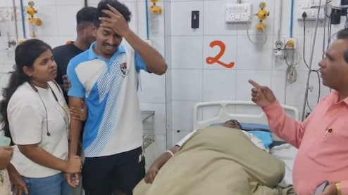 Kalyan News : 'तो' डॉक्टर गप्पा मारत बसला, रूग्ण तडफडत राहिला, कल्याणच्या हॉस्पिटलमधील धक्कादायक घटना Kalyan News : 'तो' डॉक्टर गप्पा मारत बसला, रूग्ण तडफडत राहिला, कल्याणच्या हॉस्पिटलमधील धक्कादायक घटना