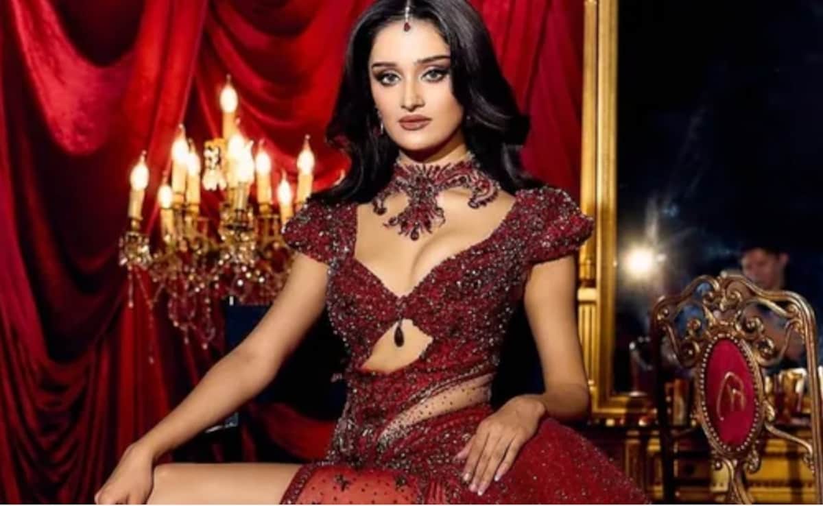 बौद्ध थीम वाले गोल्डन गाउन में मनिका विश्वकर्मा ने जीता दिल, वीडियो में देखें मिस यूनिवर्स इंडिया का शाही अंदाज