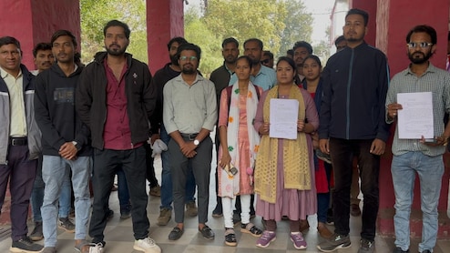 नौकरी के नाम पर धोखा! मतलब निकलते ही 15 दिनों बाद प्रशासन ने किया बाहर?